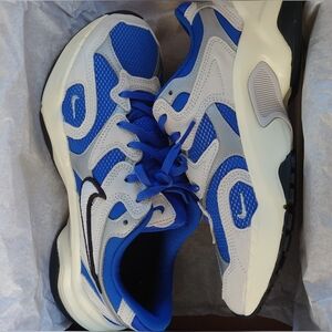 Nike AL8 Women's Size 8 Brand New